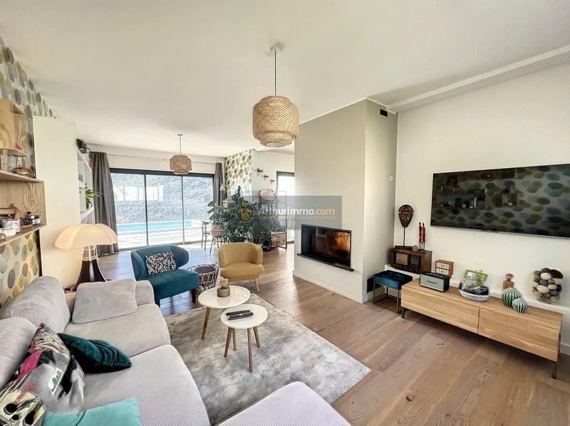 Maison - 195 m² - 5 pièces