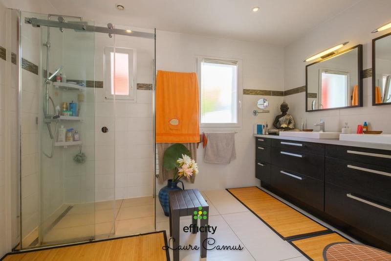 Maison - 198 m² - 6 pièces