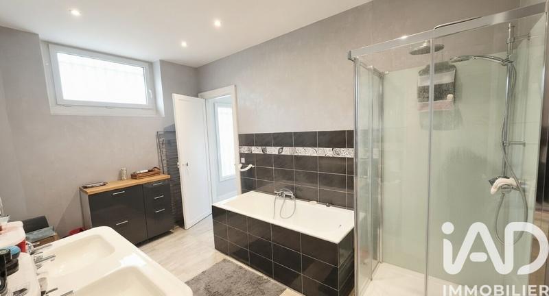 Maison - 263 m² - 11 pièces