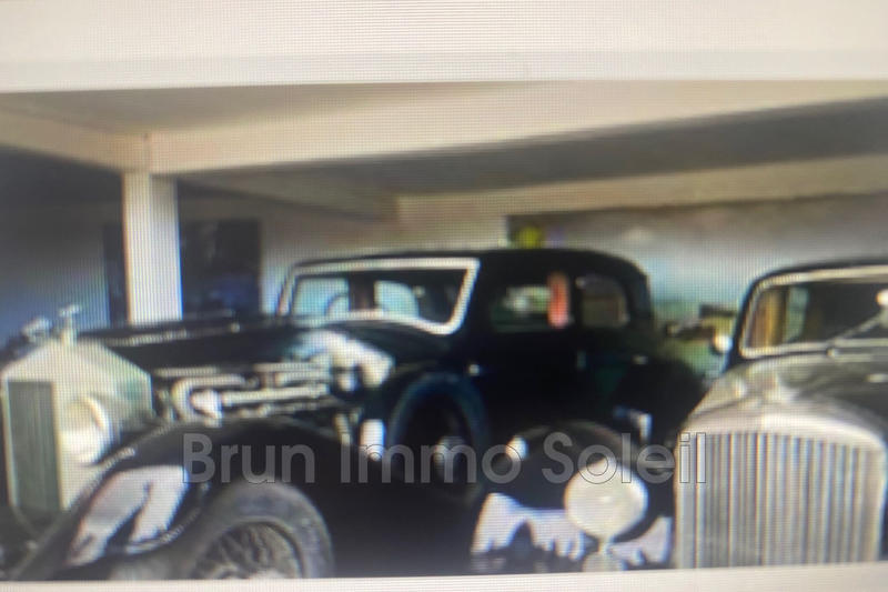 Parking / Garage - 216 m²