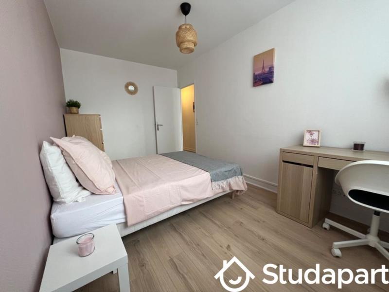 Chambre - 11 m² - 1 pièce