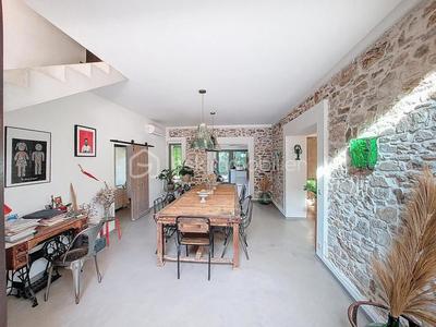 Maison - 254 m² - 8 pièces