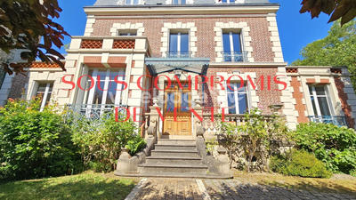 Maison - 250 m² - 10 pièces