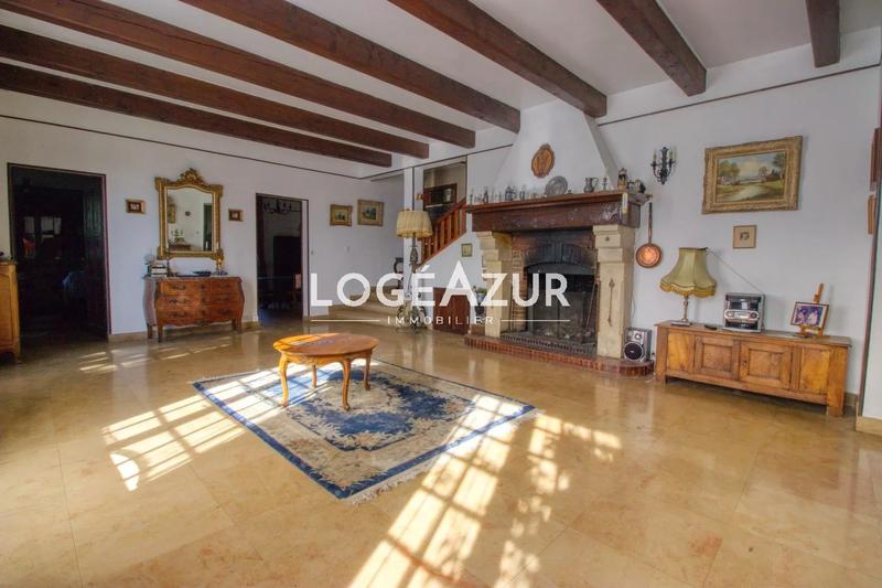 Maison - 210 m² - 8 pièces