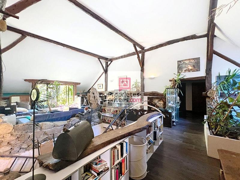 Maison - 553 m² - 15 pièces