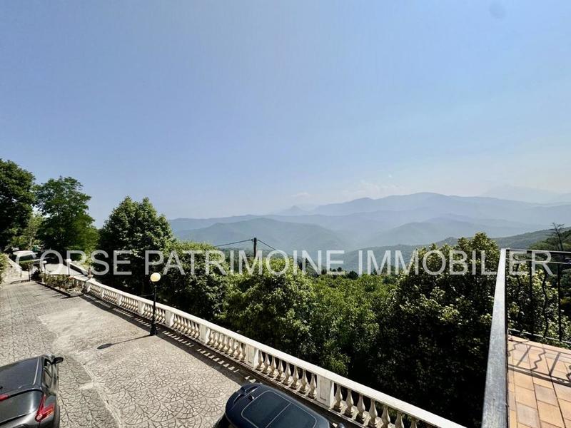 Maison - 229 m² - 18 pièces