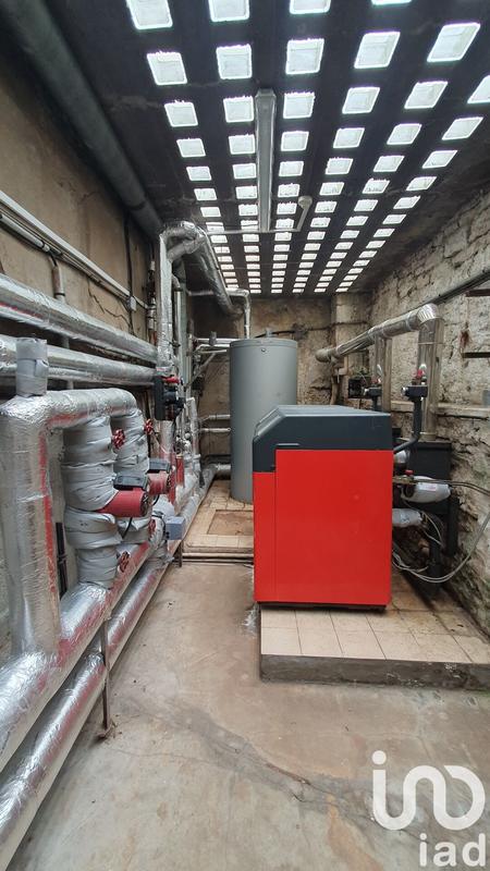 Maison - 1 350 m² - 38 pièces