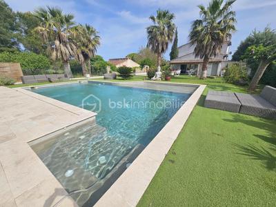 Maison traditionnelle - 212 m² - 8 pièces