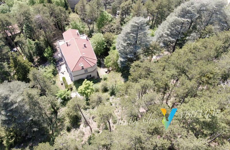 Maison - 427 m² - 17 pièces