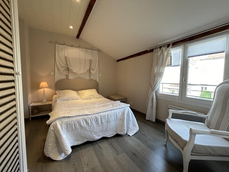 Appartement - 218 m² - 6 pièces