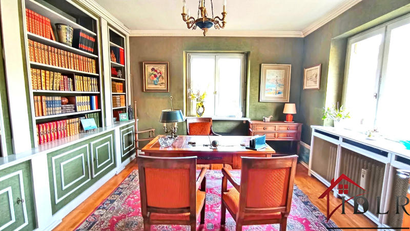 Maison - 277 m² - 10 pièces