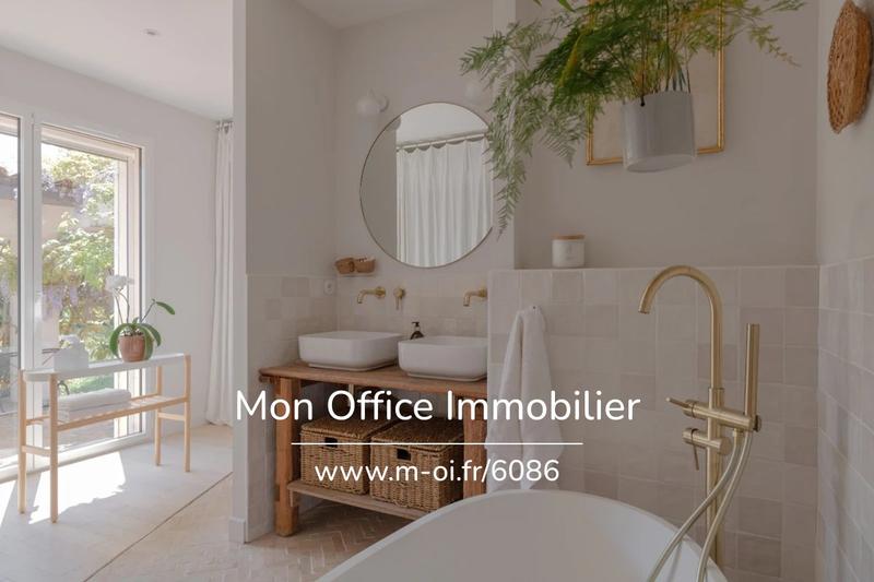 Maison - 230 m² - 8 pièces