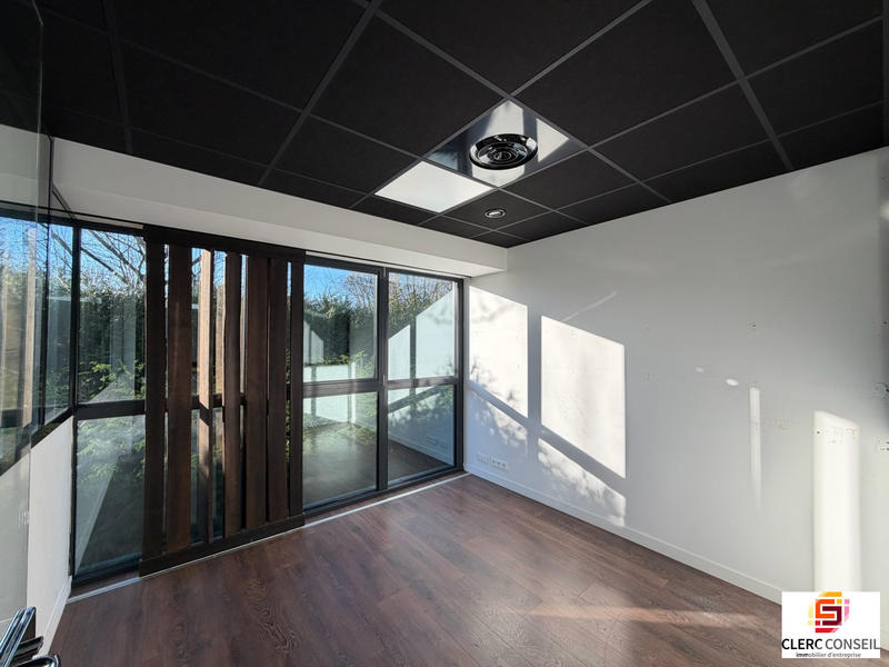Bureau - 454 m²