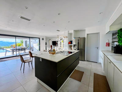 Villa - 200 m² - 7 pièces