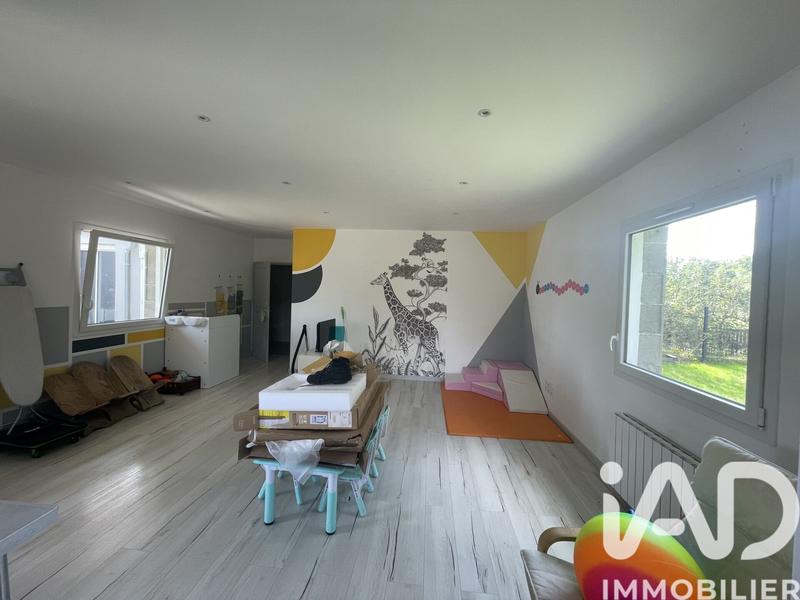 Maison - 181 m² - 9 pièces