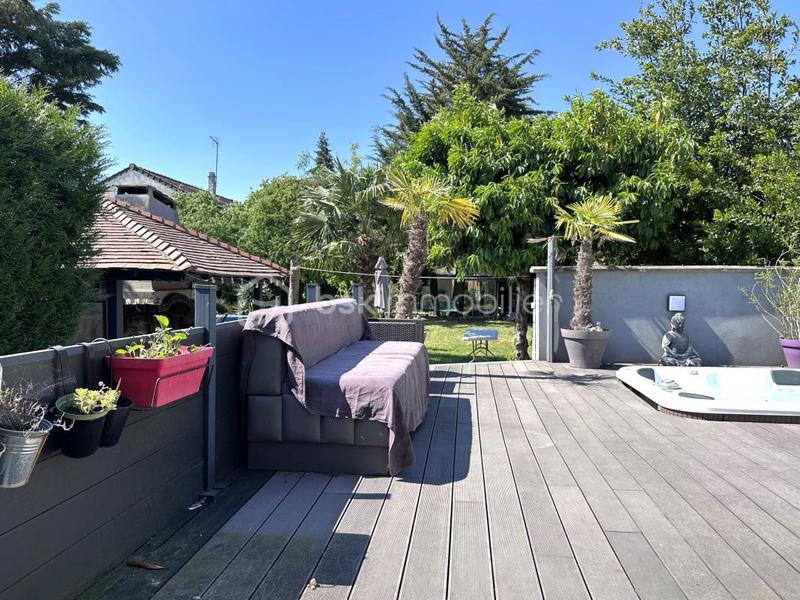 Maison - 227 m² - 7 pièces