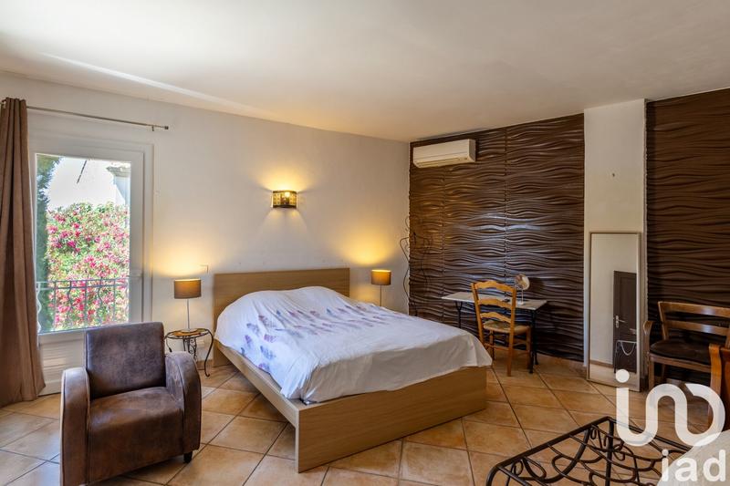 Maison - 325 m² - 9 pièces