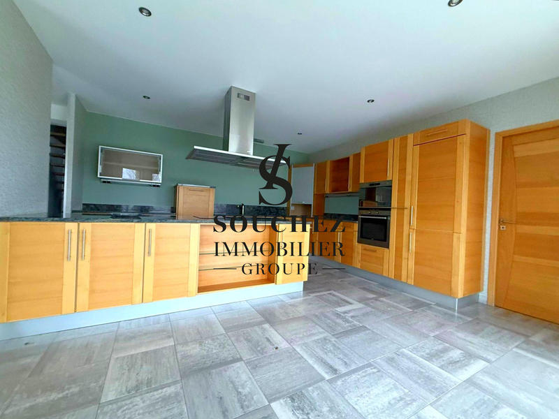 Maison - 245 m² - 7 pièces