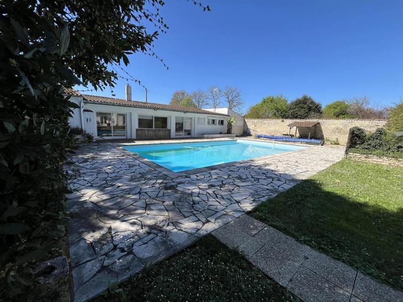 Propriété - 338 m² - 10 pièces