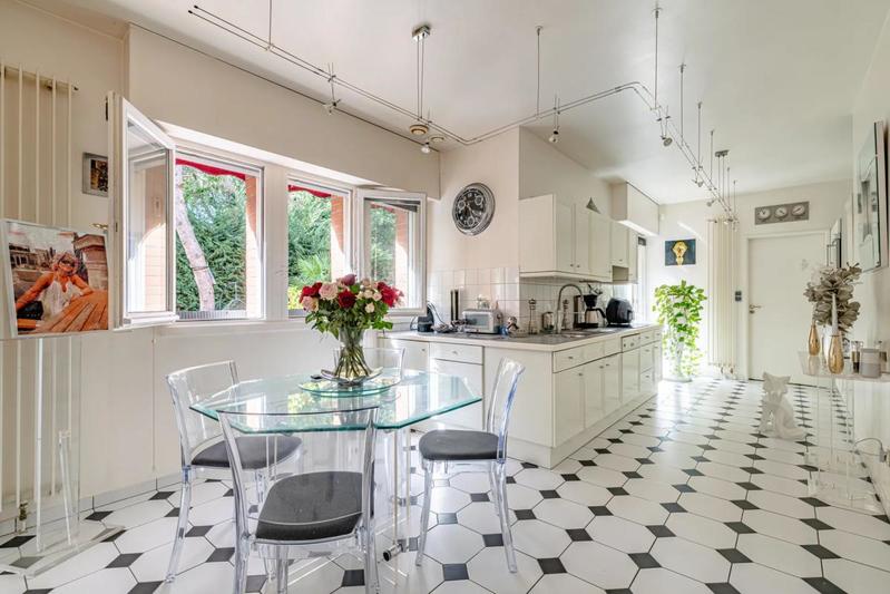 Propriété - 289 m² - 9 pièces