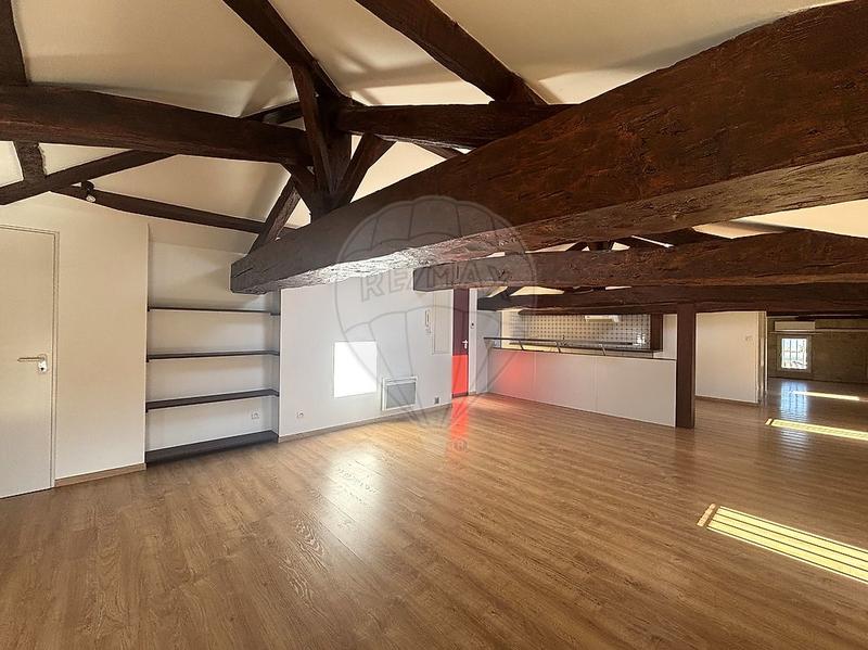 Appartement - 84 m² - 2 pièces