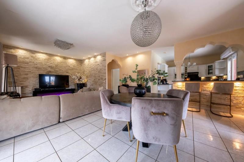 Maison - 168 m² - 5 pièces