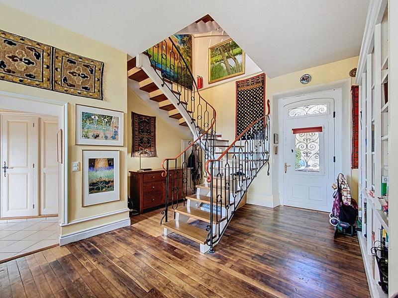 Maison - 260 m² - 10 pièces