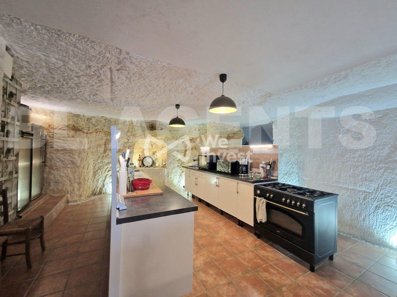 Maison - 220 m² - 8 pièces