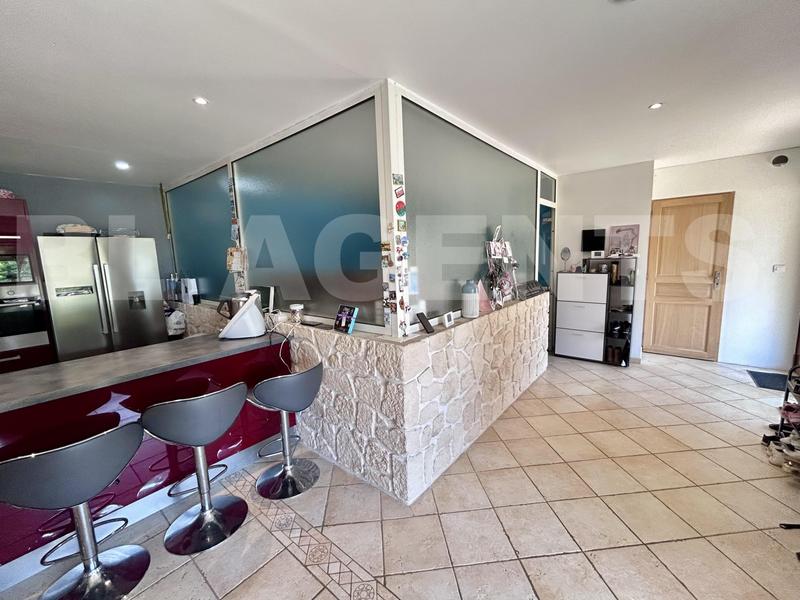 Maison traditionnelle - 199 m² - 7 pièces