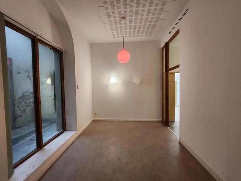 Local commercial - 167 m² - 11 pièces