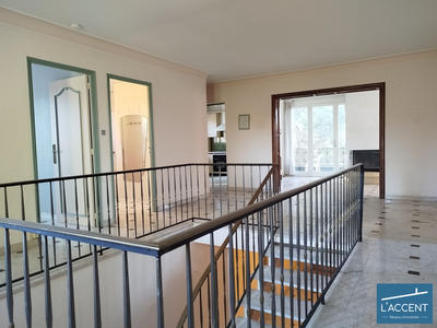 Maison - 185 m² - 7 pièces