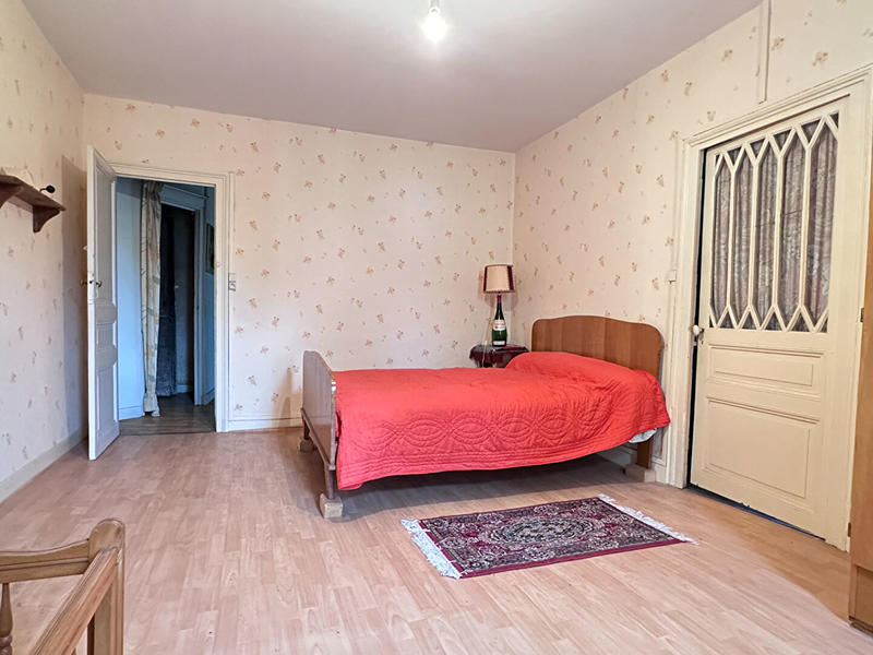 Maison - 233 m² - 8 pièces