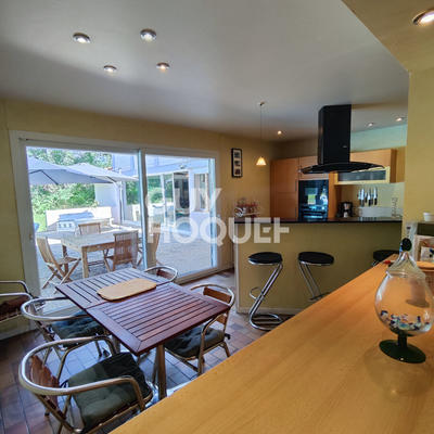 Maison - 246 m² - 7 pièces