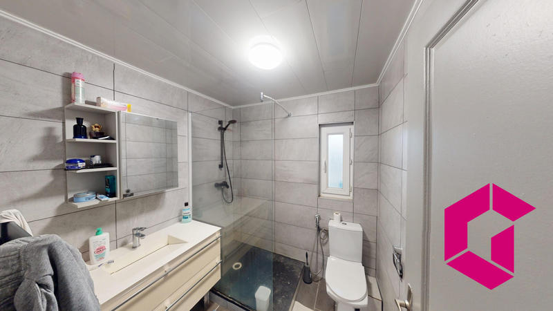 Maison - 221 m² - 8 pièces