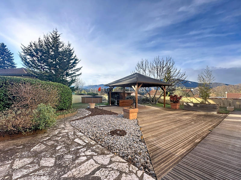 Maison - 190 m² - 8 pièces