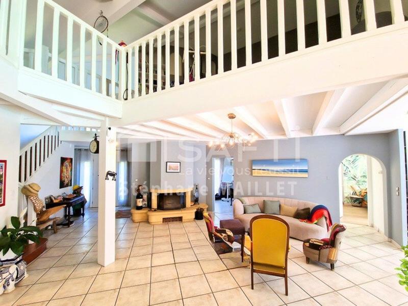 Villa - 270 m² - 9 pièces