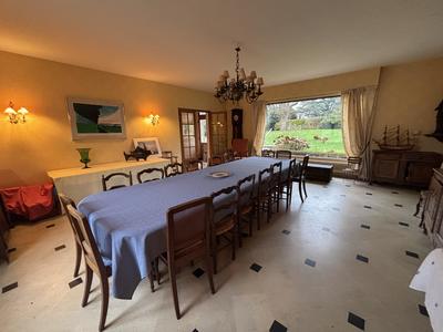 Maison - 355 m² - 13 pièces