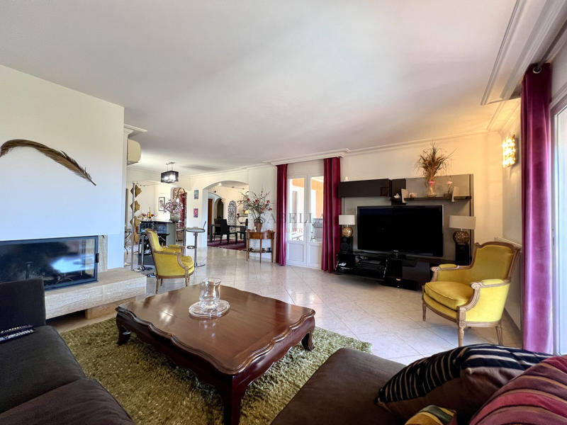 Villa - 273 m² - 6 pièces