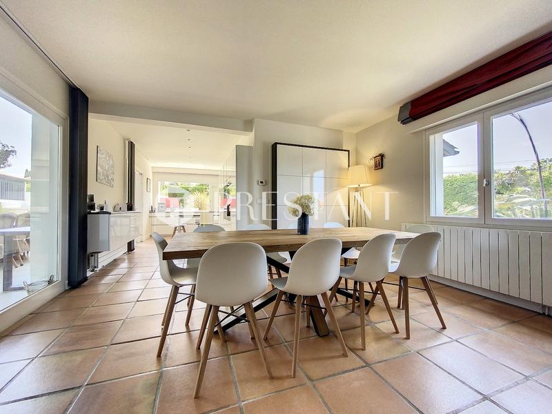 Maison - 301 m² - 11 pièces