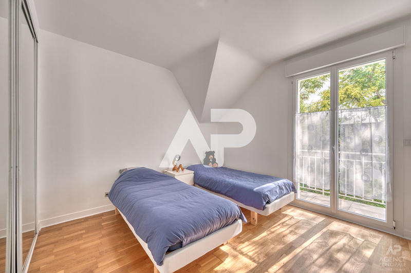 Maison - 337 m² - 8 pièces