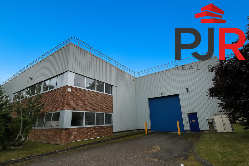 Local d'activités - 816 m²