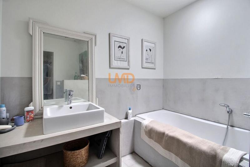 Maison - 216 m² - 8 pièces