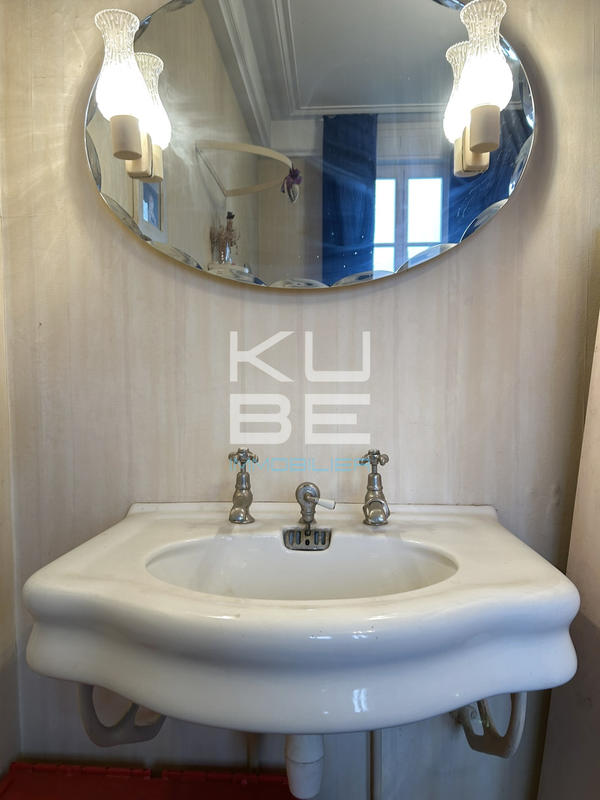 Maison - 280 m² - 12 pièces