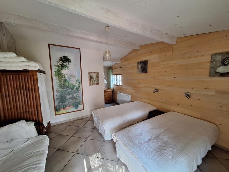 Maison - 425 m² - 11 pièces