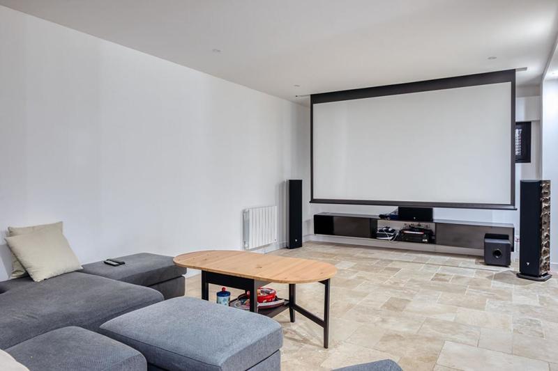 Maison - 281 m² - 12 pièces