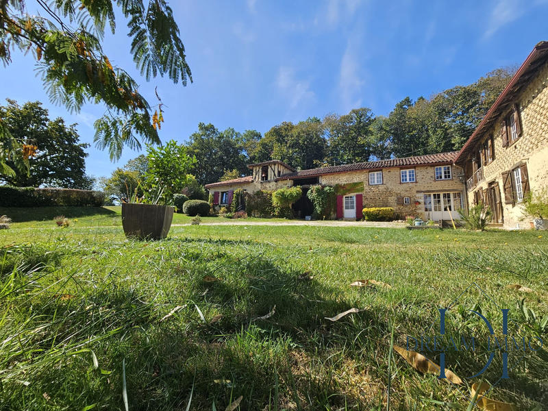 Maison - 340 m² - 14 pièces