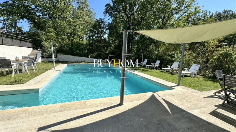 Maison - 240 m² - 7 pièces