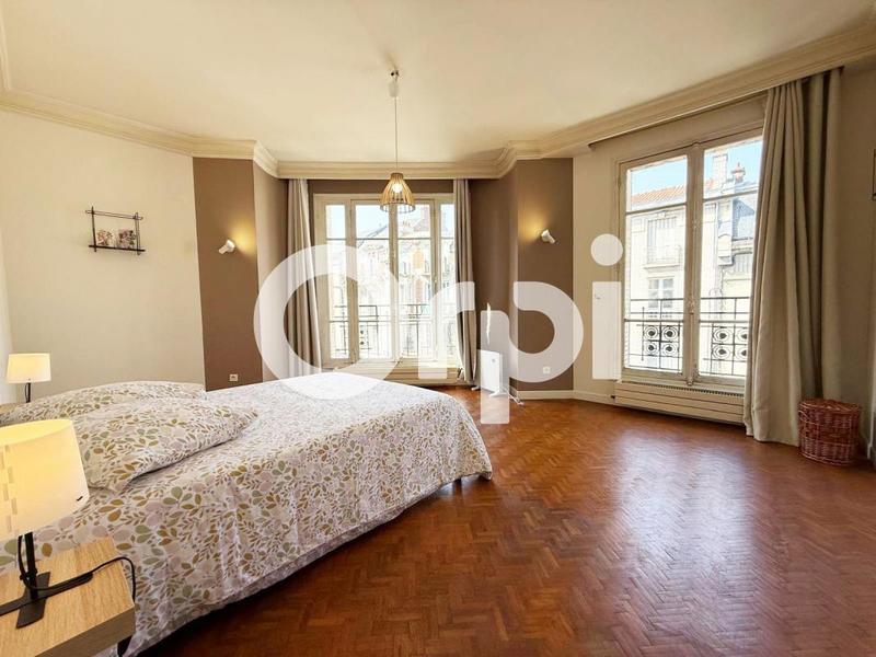 Duplex - 266 m² - 11 pièces