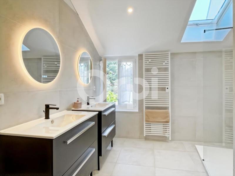 Propriété - 276 m² - 10 pièces