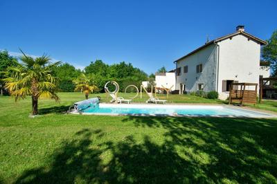 Maison - 240 m² - 6 pièces